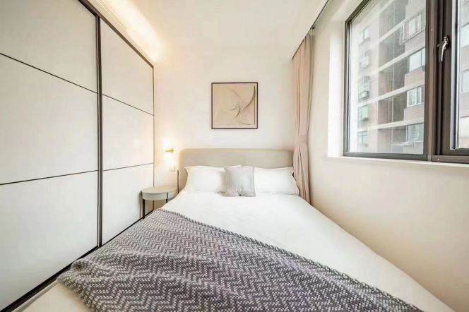 115 sqm newly renovated 2 br Apt &elevator/zhongshan park 13K