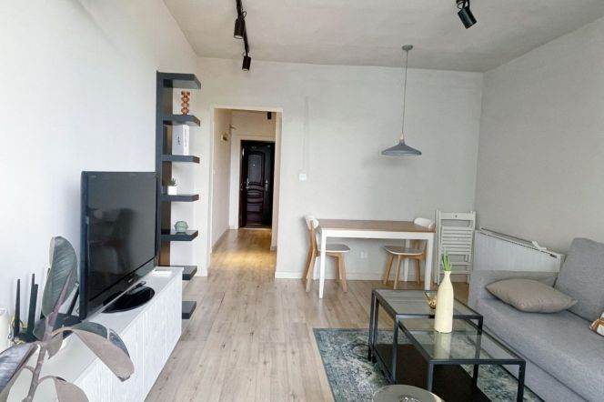 Elevator Spacious 1Br/2Lr/1Bt+Outdoor Balcony@L2/3/4 Zhongshan Park Station 