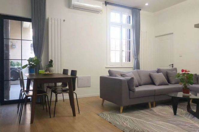 2 br+2 bath old Apt &lovely balcony &high ceiling/Changle rd