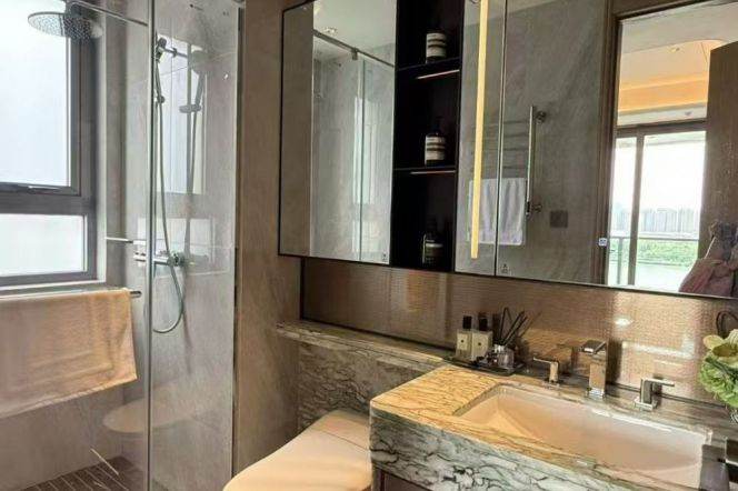 brand new 2 brs service aparment beside Huang pu river 27K