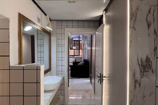 Newly 2brs/2living & patio/loft @S Shanxi Rd & Line 1/10/12