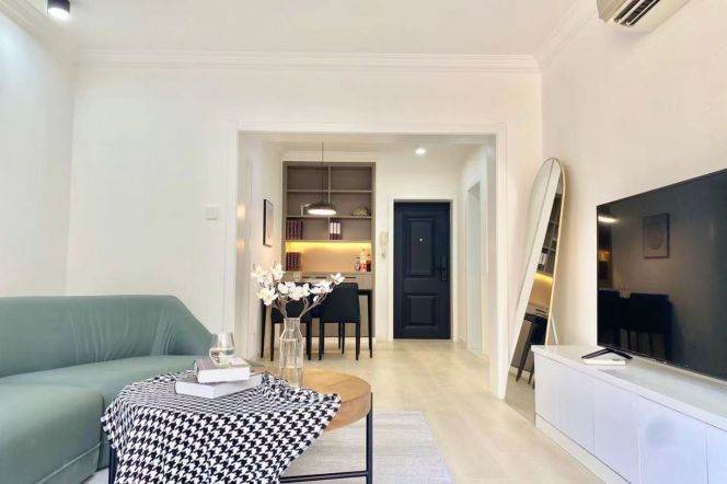 Nice 2br apt with good sunlight by XuJiwHui L11 L9. L1