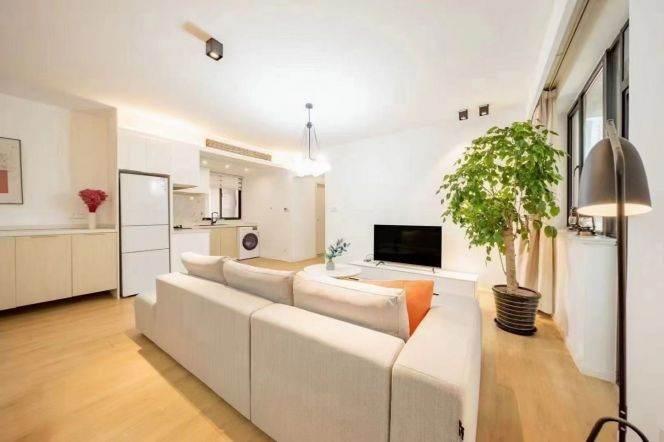 115 sqm newly renovated 2 br Apt &elevator/zhongshan park 13K