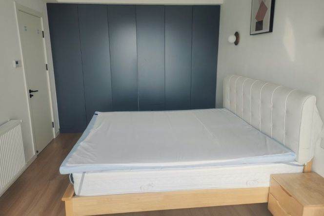 2 br+2 bath Apt &balcony &floor heating &oven Loushanguan rd L2