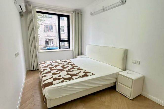 Nice decoration 1br/2living & facing south @Zs Park & Line 2/3/4