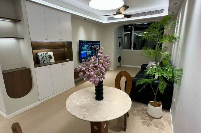 Newly Renovated Spacious&Sunny 1Br/2Lr/1Bt@L2/3/4 Zhongshan Park Station 