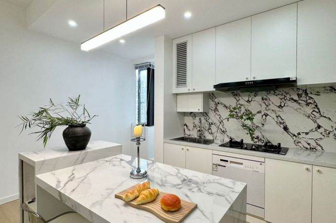 2 Brs, 2 Baths, 120 sqm, Floor Heating/Central ac, Newly renovated @ Changshou rd L7&13