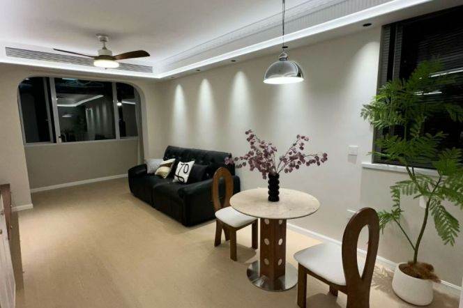 Newly Renovated Spacious&Sunny 1Br/2Lr/1Bt@L2/3/4 Zhongshan Park Station 