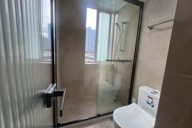 2 Brs, 1 Living room, 90 sqm, Brand-new Dec, High rise Building @ Zhaojiabang rd L7&9