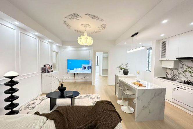 2 Brs, 2 Baths, 120 sqm, Floor Heating/Central ac, Newly renovated @ Changshou rd L7&13