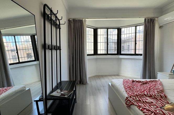 Spacious 2Br + balcony | Next to L10/11 Jiaotong University | Highrise good view