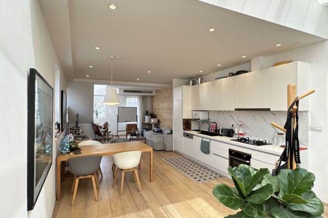 Loft 2br-2bath with big Terrace near iapm,Line 1/10/12 South Shanxi Road St.