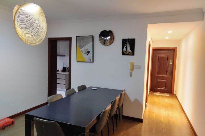 Walk distance to jiao tong university 10/11 DHU near Xujiahui ECNU