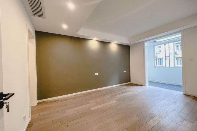 Modern Deco 1BR APT Hengshan Rd  5.5k