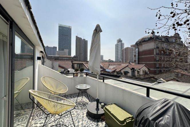 Loft 2br-2bath with big Terrace near iapm,Line 1/10/12 South Shanxi Road St.