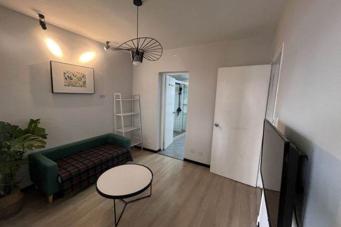 Nice Master Bedroom Near ZhongShan park