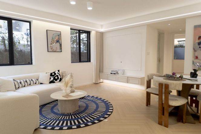 Yard/big living/3brs/newly/floor heat/changning Hongqiao station line3/4/10