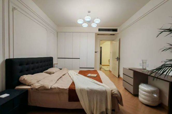 2 Brs, 1 Living room, 80 sqm, Brand-new Dec @ Jiaotong Uni L10&11