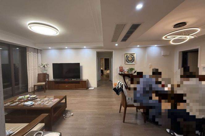 3 Brs, 2 Baths with Balcony, 160 sqm, Gym/Swimming Pool @ Zhaojiabang rd L7&9