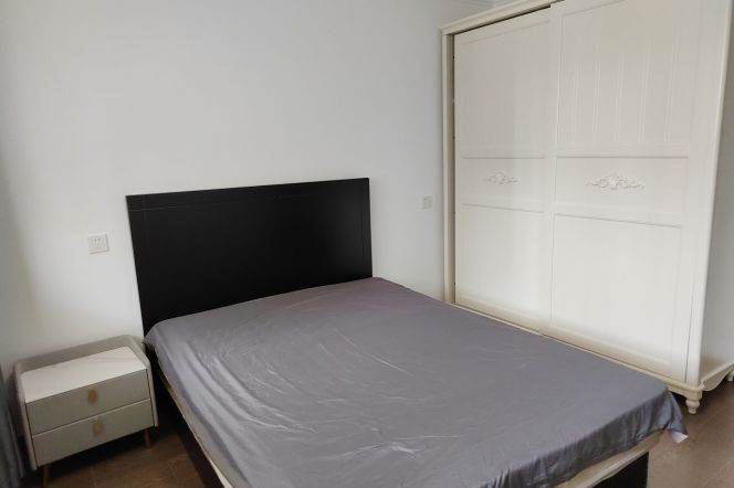 Bright /centre walk distance to jiao tong university 10/11 near xujiahui DHU