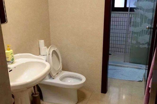 ECNU Centre/bright room zhong shan park2/3/4/jiang su lu 2/11 international roommates