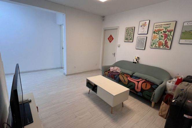 Line2 & Line 11 Jiangsu Road shared apt nice Room 2600RMB