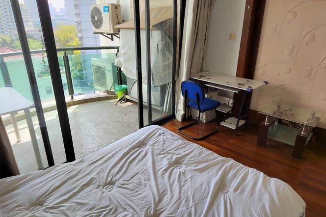 ECNU Bright balcony room zhong shan park 2/3/4 west yan an lu3/4
