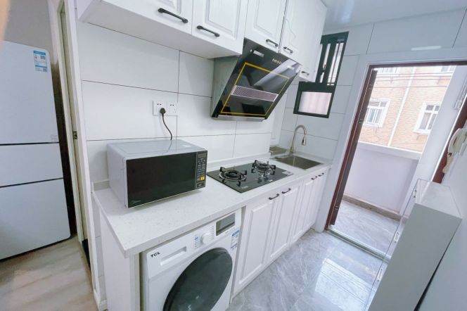 Zhongshan park cozy 2BR 1LR@L2/3/4,double south/bright room