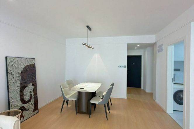 3 Brs, 2 Baths, 150 sqm with Open Balcony, Gym/Swimming Pool @ Zhongtan rd L3&4