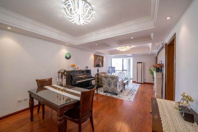 Super good price 3Br next to Bund,Good size