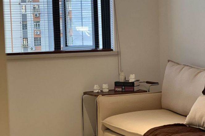 Newly Renovated Elevator 1Br/2Lr/1Bt@L2/15 Loushanguan Rd&Weining Rd Station 