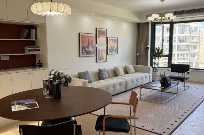 4 Brs, 3 Baths, 200 sqm with Terrace, Parking lot, Floor Heating @ Longxi rd L10