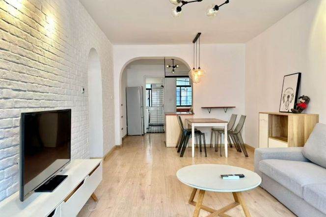 Spacious 2BRS w 120 sqm / outdoor balcony @ Xintiandi