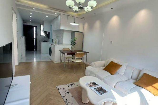 Furnished double south facing 1br-Zhongshan Park