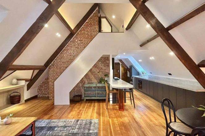 Huashan rd 2br with terrace