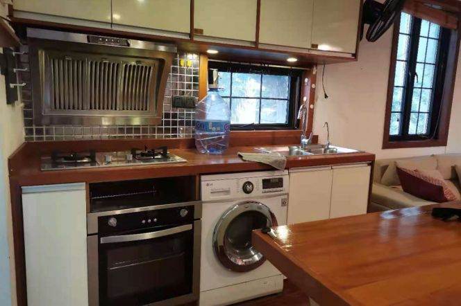 Cozy 2br/3baths & private terrace/oven@S Shanxi Rd & Line 1/10/12