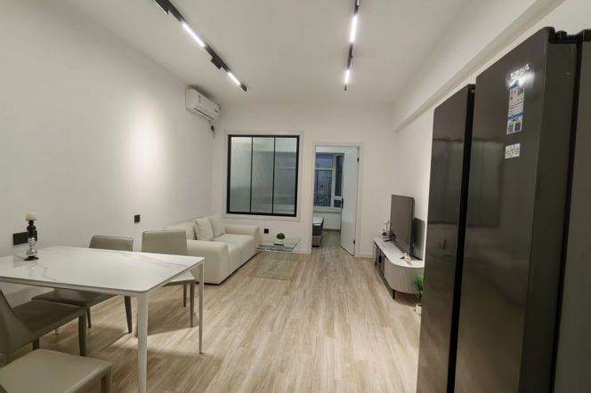 Full furnished 1br/1living & elevator @Jinshajiang Rd & Line 3/4/13