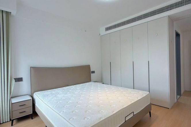 3 Brs, 2 Baths, 150 sqm with Open Balcony, Gym/Swimming Pool @ Zhongtan rd L3&4