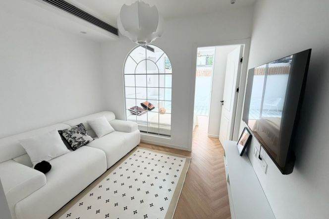 Newly Renovated 1Br/1Lr/1Bt+Lovely Yard@L2/3/4 Zhongshan Park&L2/15 Loushanguan Rd Station 