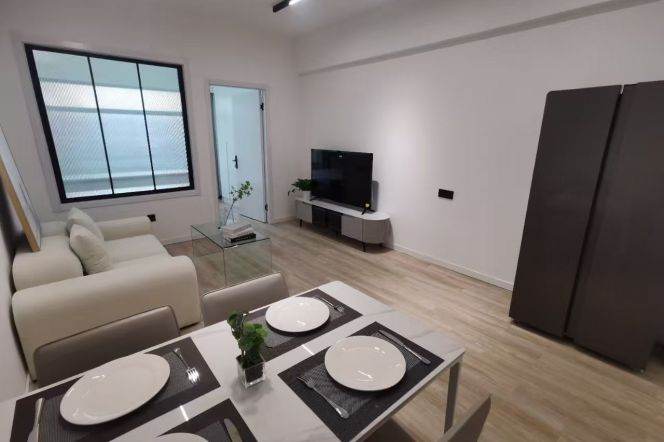 Full furnished 1br/1living & elevator @Jinshajiang Rd & Line 3/4/13