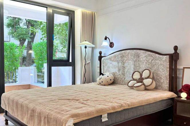 Beautiful garden,2Br,line 4,