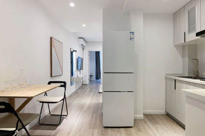  Modern 1br with Yard nr Hongqiao Rd    L3/4/10