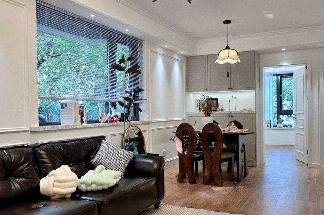 Beautiful garden,2Br,line 4,