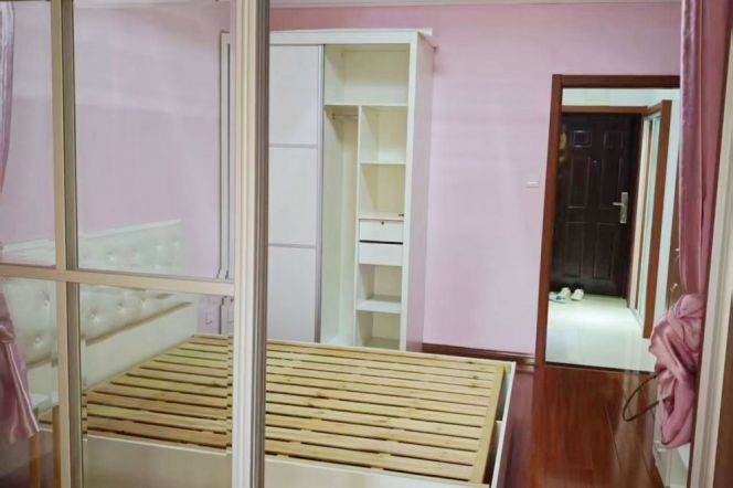 Lovely & quiet 1BR 1LR w yard / near Iapm