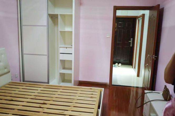 Lovely & quiet 1BR 1LR w yard / near Iapm