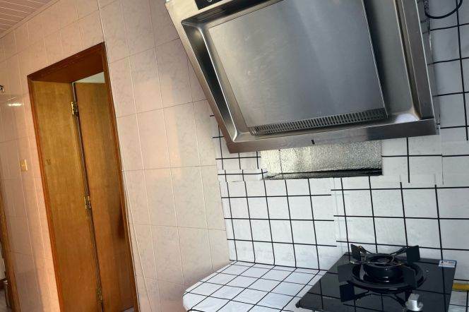 Park view flat looking for a female roommate 