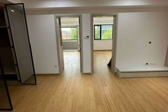 2 Spacious Brs, 1 Living room, 100 sqm, Brand-new Dec, Xinhua/Panyu @ Jiaotong Uni L10&11