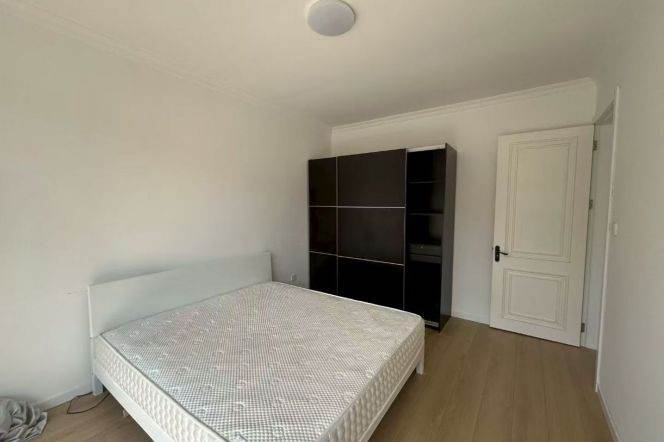 Jiaotong University 2BR apartment with balcony