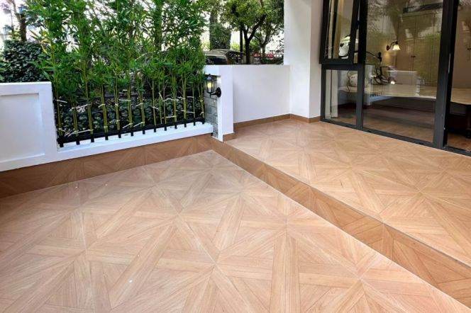 Beautiful garden,2Br,line 4,