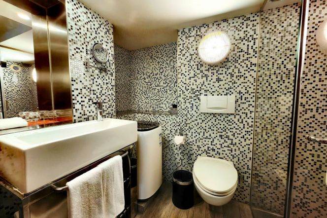 Loft one bedroom service apt 2mins to Langao Rd,free for gym & Wifi